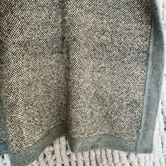 Joe Fresh Plaid Turtleneck Poncho black, beige, white & taupe O/S - Picture 11 of 13